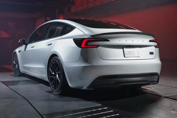 Tesla  "" Model 3 Performance - 2