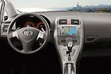 Интерьер салона Toyota Auris