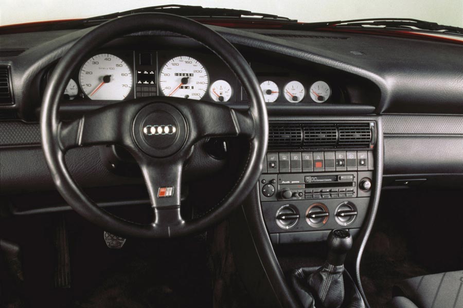  Audi 100.  Audi 100