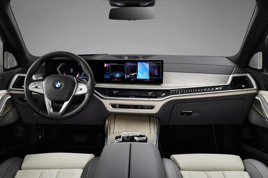   BMW X7.  BMW X7