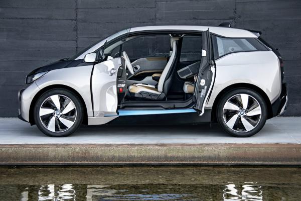 BMW объявила российские цены на i3 - 1