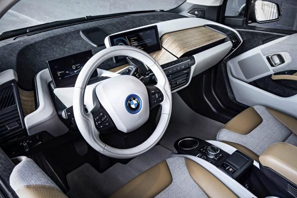 BMW объявила российские цены на i3 - 2