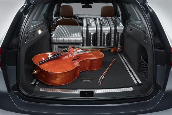 Новый Opel Insignia Sports Tourer стал просторнее - 2