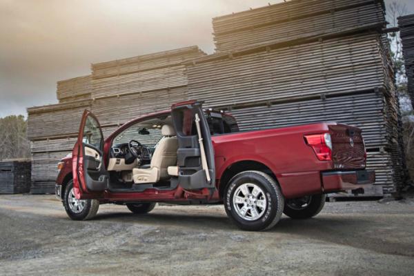 Nissan показал новый "полуторный" Titan - 3