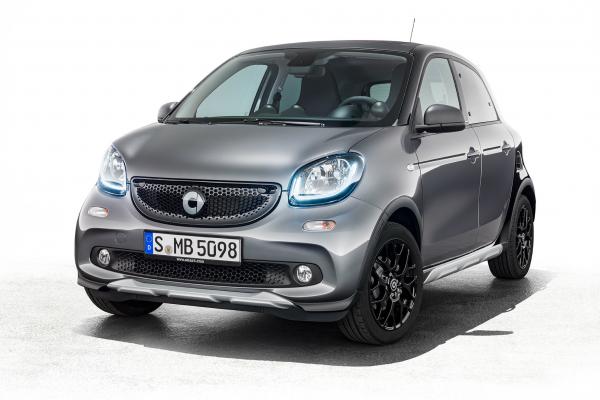 Smart гонит Forfour с асфальта - 1