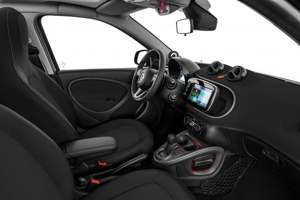 Smart гонит Forfour с асфальта - 2