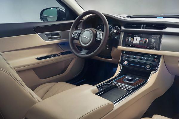 Jaguar XF Sportbrake меняет поколение - 1
