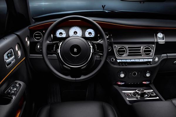 Rolls-Royce одел Dawn в черное - 1