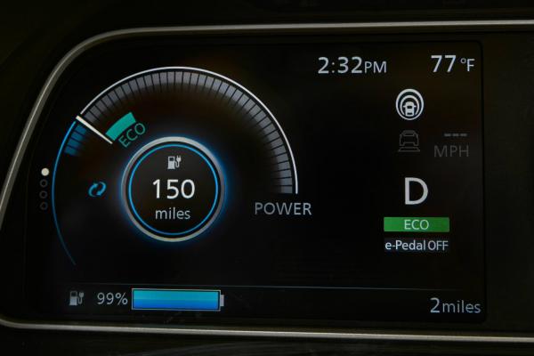 Nissan "снял покрывало" с нового Leaf - 3