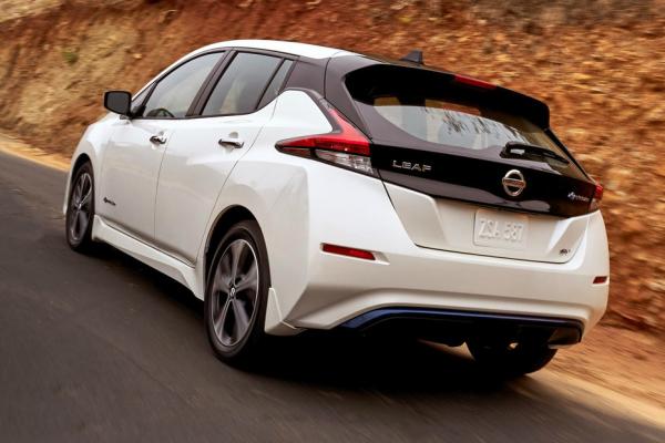 Nissan "снял покрывало" с нового Leaf - 4