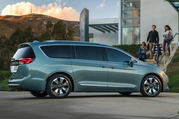 Новый Chrysler Pacifica оценен в рублях - 3