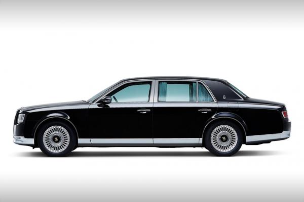 Toyota меняет поколение "императорского" седана - 1