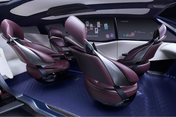 Toyota рассекретила роскошный минивен - 2