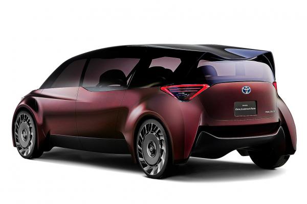 Toyota рассекретила роскошный минивен - 3