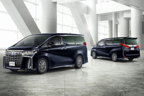 Toyota обновила минивен Alphard - 3