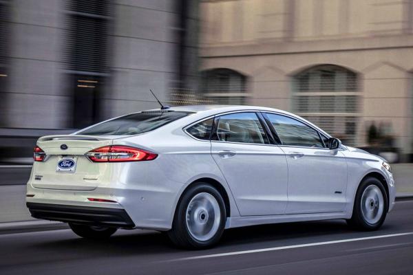Ford обновил "братишку" Mondeo - 1