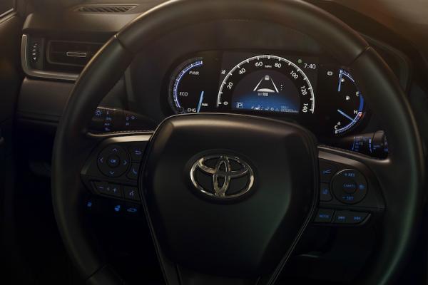 Новый Toyota RAV4: смена имиджа и шасси - 3