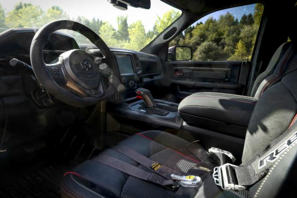 Ram 1500 бросит вызов Ford F-150 Raptor - 1