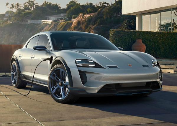 Porsche Mission E и Taycan. Фото Porsche и motor1.com
