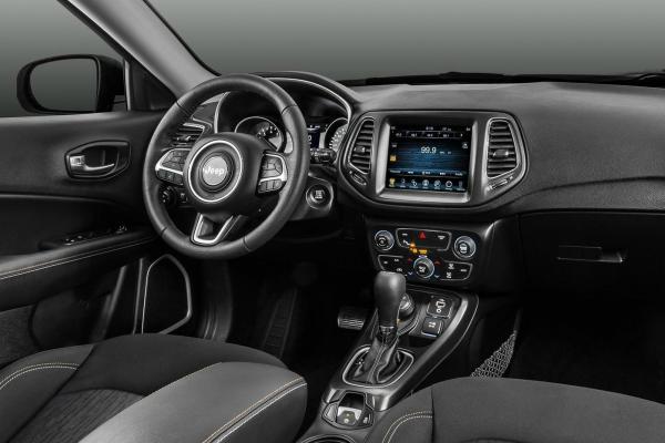 Jeep огласил рублевые цены на Compass - 1