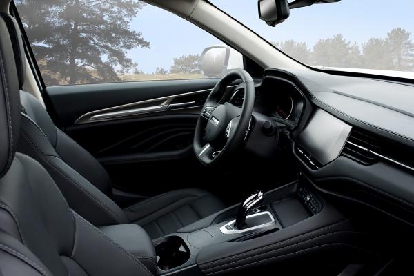 Haval официально представил F7 для России - 2