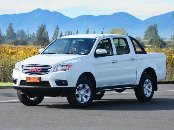 JAC T6 и iEV7S. Фото JAC