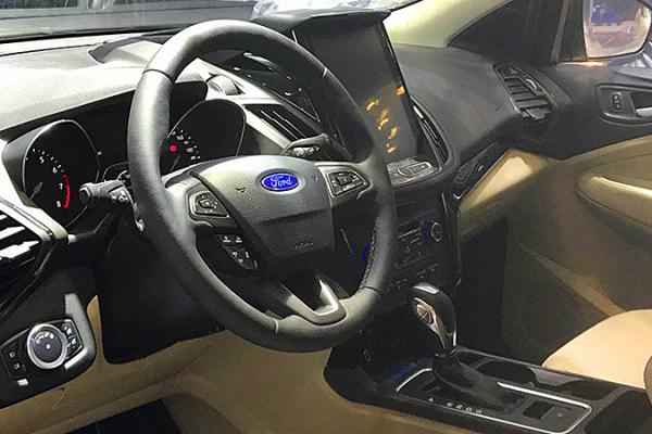 Ford Kuga "закосил" под премиум - 1