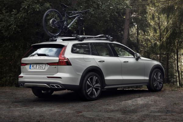 Новый Volvo V60: теперь и Cross Country - 1