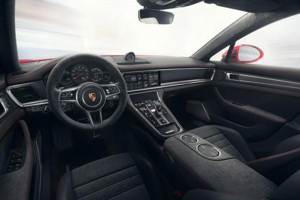 Porsche выкатила самый "злой" Panamera - 1