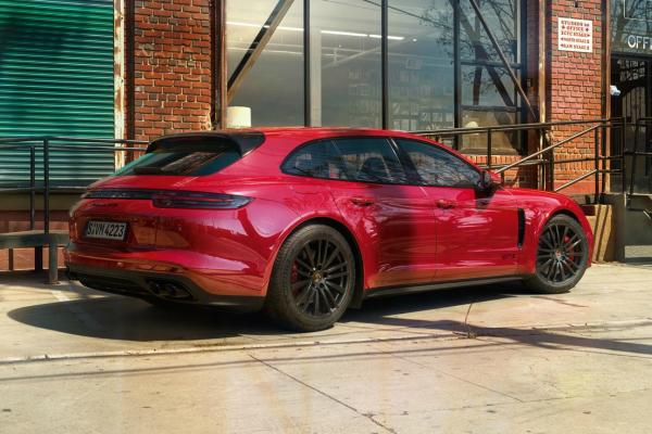 Porsche выкатила самый "злой" Panamera - 2