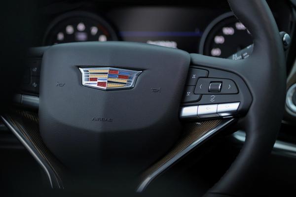 Cadillac рассекретил новый кроссовер - 4