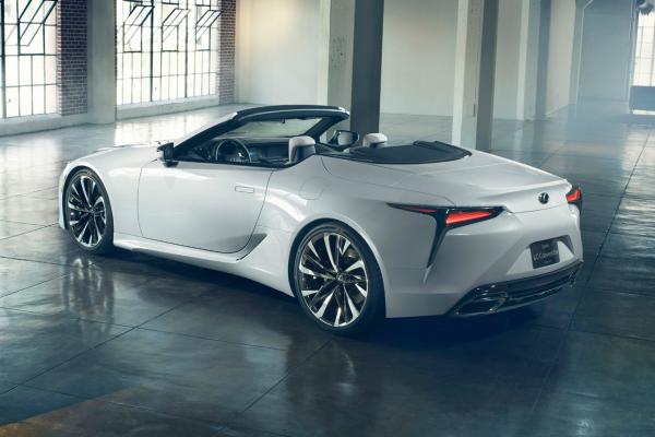 Lexus LC дебютировал топлесс - 2