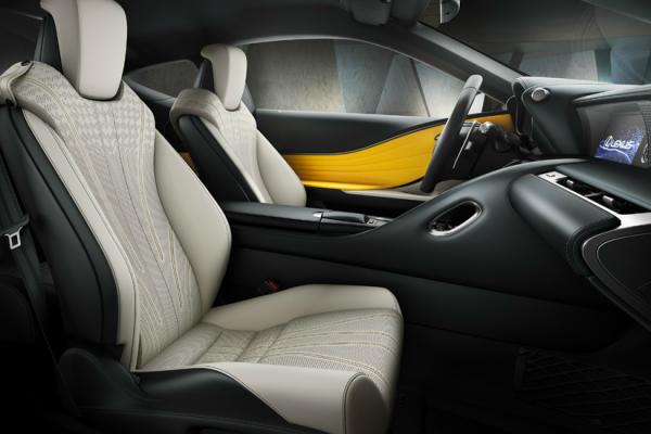 Lexus довез до России "самый желтый" LC - 1