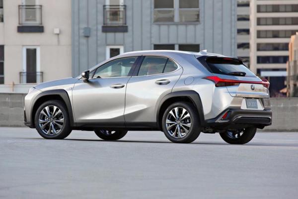 Lexus повесил ценники на кроссовер UX - 1