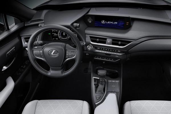 Lexus повесил ценники на кроссовер UX - 2