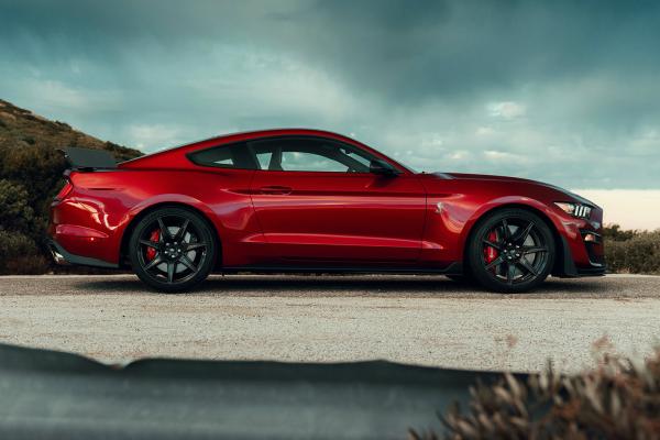 Ford Mustang стал мощнее суперкара GT - 2