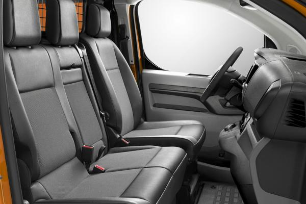 Фургон Opel Vivaro не пожелал быть Zafira - 1