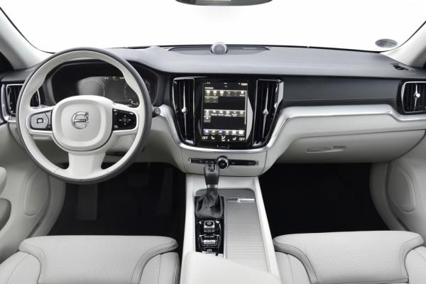 Volvo повесила ценники на V60 Cross Country - 1