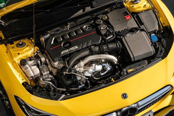 Mercedes рассекретил "подогретый" CLA - 1