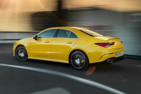 Mercedes рассекретил "подогретый" CLA - 2