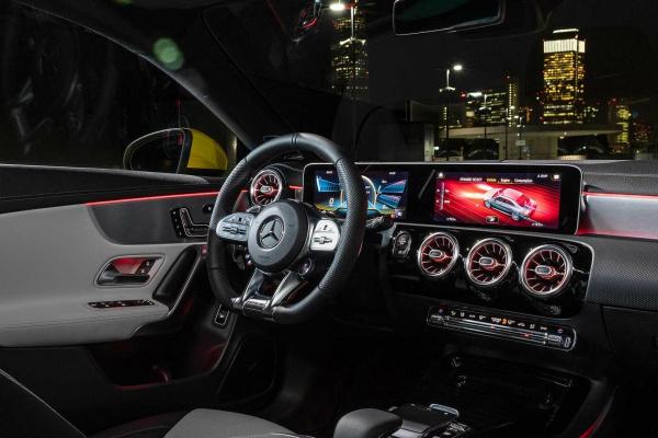 Mercedes рассекретил "подогретый" CLA - 3