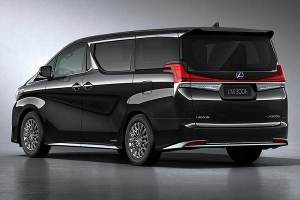 Lexus LM вышел на подиум - 4