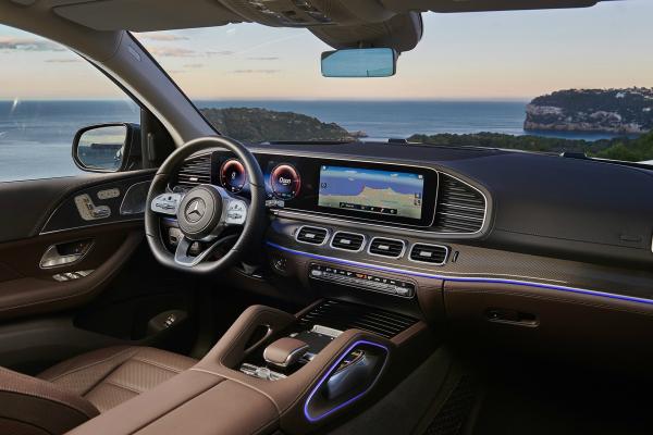 Новый Mercedes GLS приготовили к водным процедурам - 1