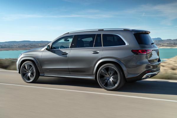 Новый Mercedes GLS приготовили к водным процедурам - 2