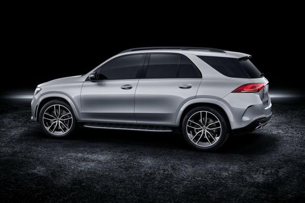 Mercedes выпустил "разогретый" GLE - 2