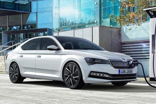 Skoda рассекретила обновленный Superb - 3