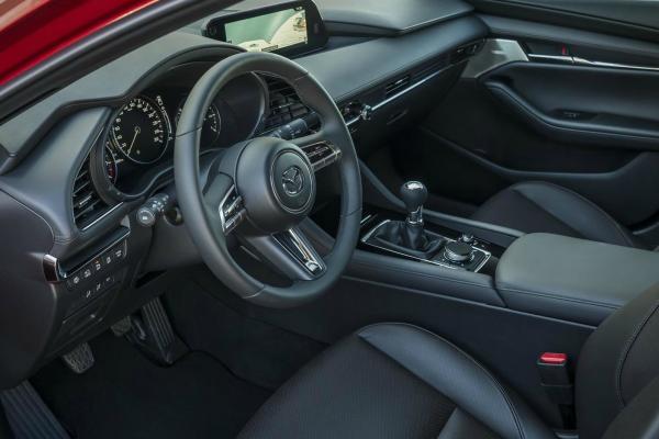 Mazda оценила новую "трешку" для России - 1