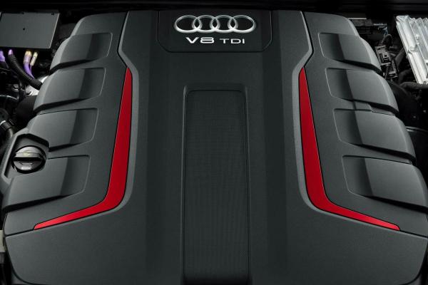 Audi   "" Q8 - 4