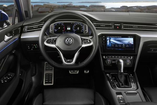 VW привезет в Россию обновленный Passat - 1