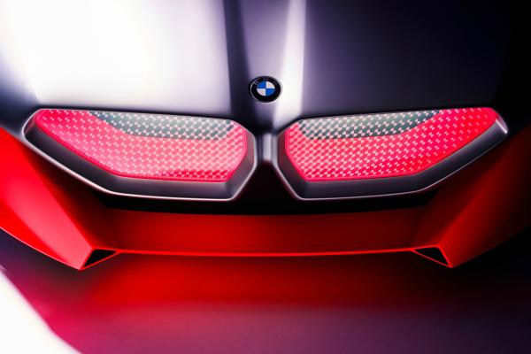 BMW показала новый суперкар - 2